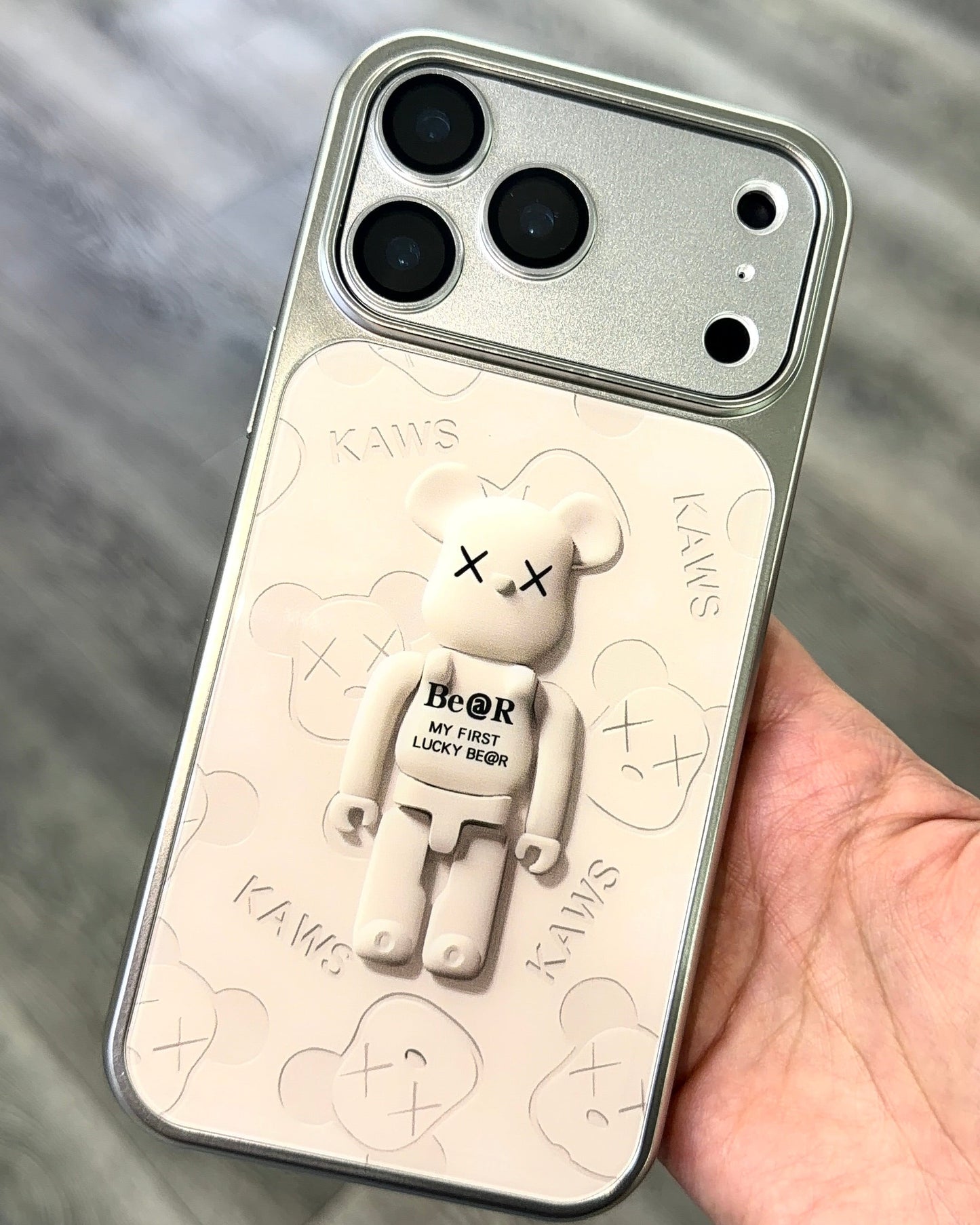 Stylish Bear character case for smartphone